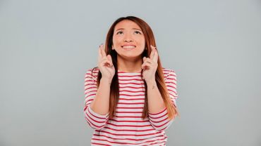 woman with crossed fingers